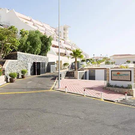 Sunset Oceanview 아파트